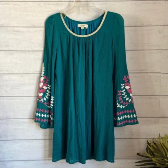 Umgee Dresses & Skirts - Umgee Green embroidered bell sleeve Boho Dress